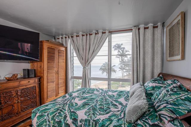 Breezy Beachfront Bali-Style Haven 180 Degree OceanView