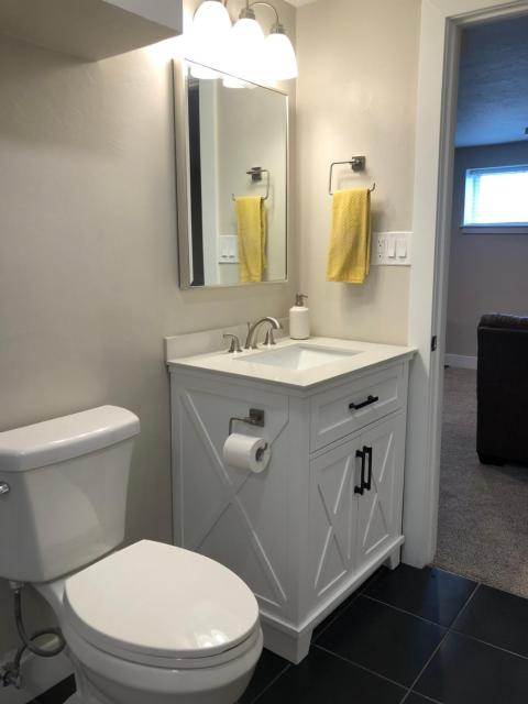 Cozy Getaway near SLC Airport & Downtown - 1st floor Apartment