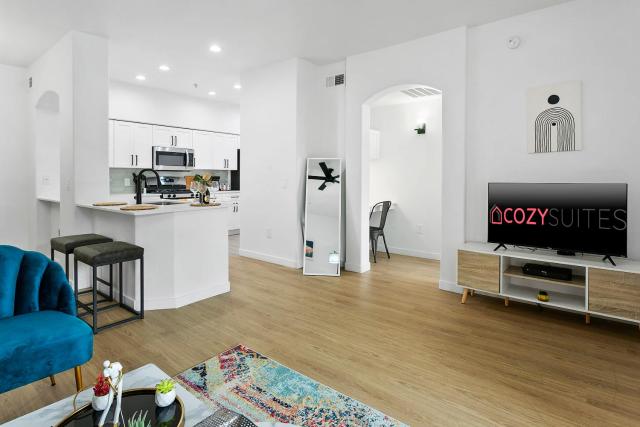 CozySuites Glendale by the stadium with pool 03
