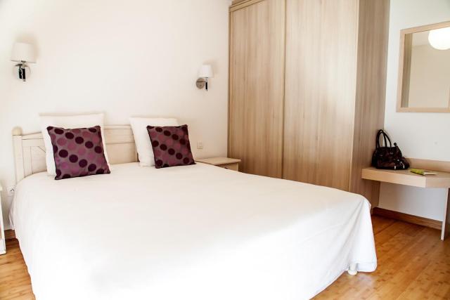 Logis Hôtel Le Ménestrel - chambres climatisées
