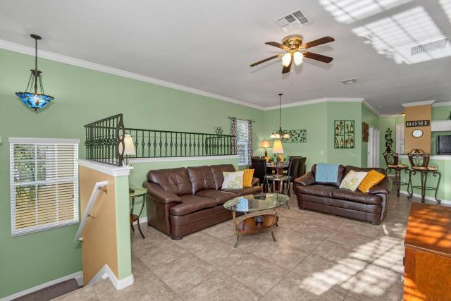 3 bedrooms townhome Gated Resort 5 minutes from Disney