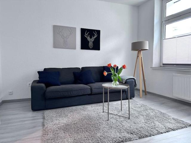 Möblierte Erdgeschoss-Wohnung mit Parkplatz in bester Lage des Stadtzentrums Herne, WLAN, Netflix- Super Autobahn-und ÖPNV-Anbindung