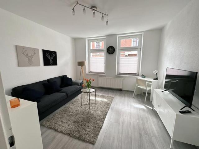 Möblierte Erdgeschoss-Wohnung mit Parkplatz in bester Lage des Stadtzentrums Herne, WLAN, Netflix- Super Autobahn-und ÖPNV-Anbindung