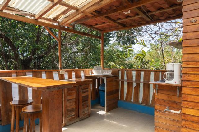 1 Bedroom G-Land Burnt Toast Surfcamp