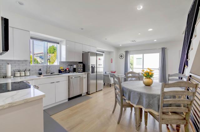 Modern Townhouses in Studio City