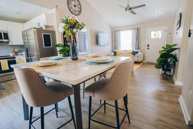 City Retreat - 4 Bedroom Oasis with King & Private Yard near Downtown