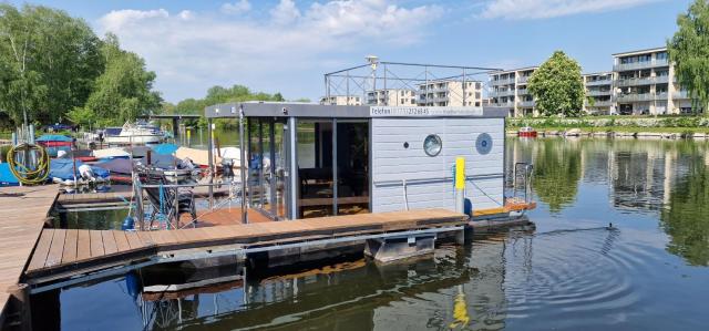 Festliegende Wohnboote Marina Niederhavel