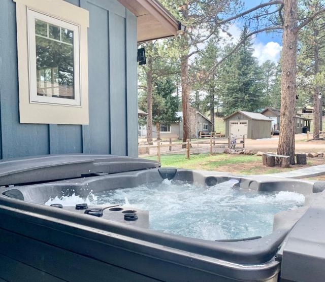 Black Bear Cabin with Hot Tub