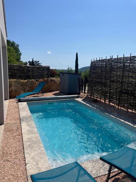 Les jardins de la Gravière à 5 mn de Lourmarin avec piscine privée