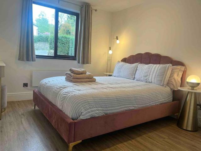 Gardenside, free private parking included, Bowness