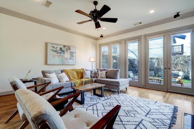 Spacious & Intimate Townhome near TMC/NRG Stadium/Rice Village