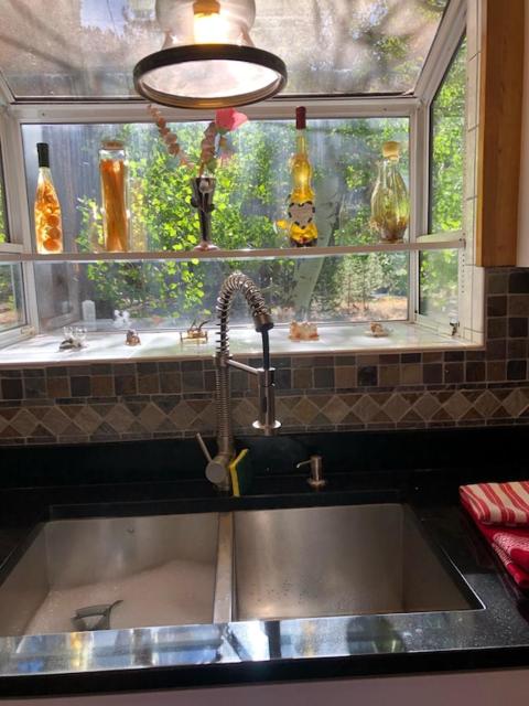 Tahoe Cottage perfect for couples and outdoor enthusiasts
