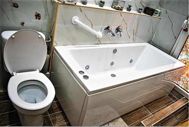 Kassandrou Suite HOT TUB-JAKUZZI - 2 BEDROOMS - BIG BALCONY - CENTER
