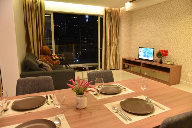 Regalia Residence at KLCC View Sky Pool by MC