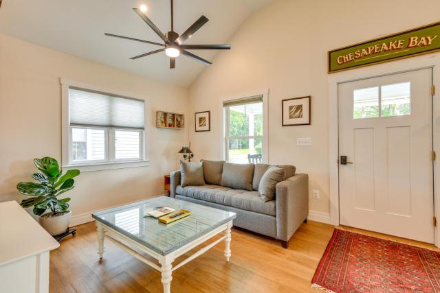 Modern Solomons Cottage Rental - Walk to Island!