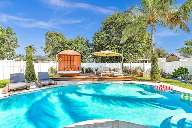 Luxury Hollywood Home, Heated Pool, Casino Nearby