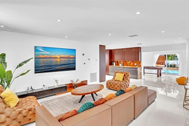 Luxury Hollywood Home, Heated Pool, Casino Nearby