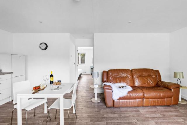 The Clover Lodge, Redlake Farm - Hot tub, BBQ, free parking