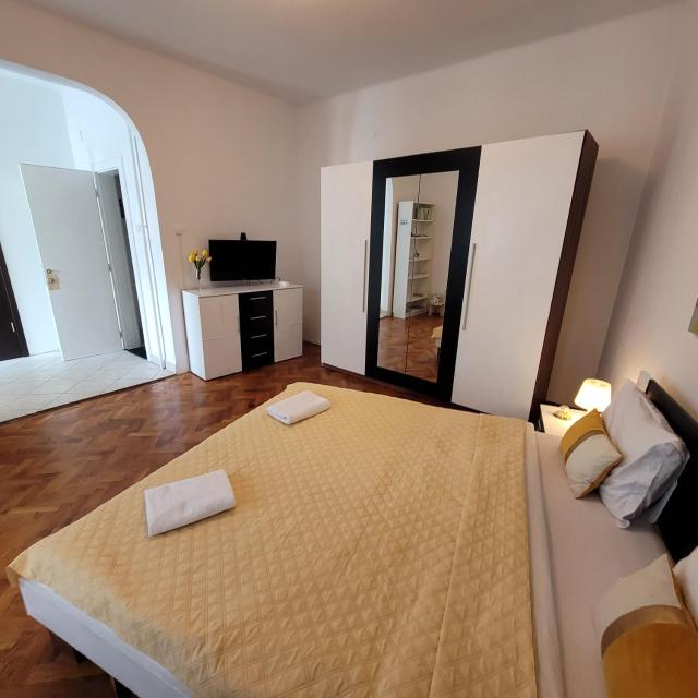 Anastasia Apt 24 A