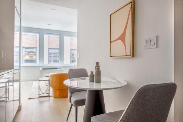 FiDi 1br w gym doorman wd nr Wall St NYC-983