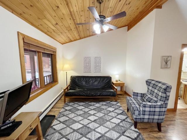 Columbine B Cabin Suite