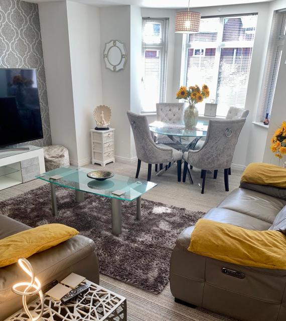 Kensington Luxury Apartment on Gated Development in Leafy edge of Chorley Town Centre