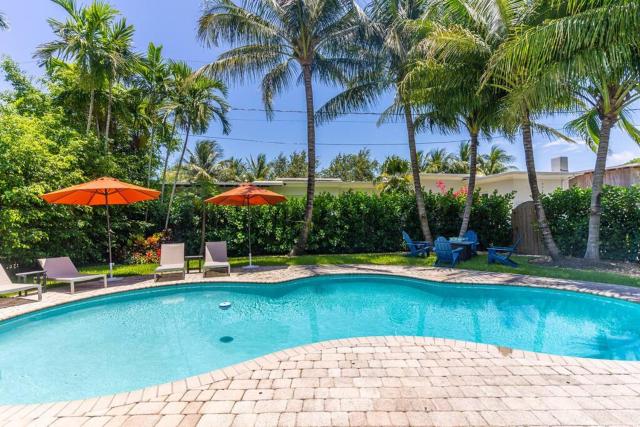 Luxury 3 Bedroom Home 5 minutes to Ocean with Heated Pool
