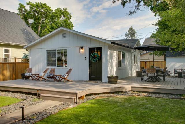 Cozy Coeur d'Alene Getaway w/ Fire Pit, Near Dtwn