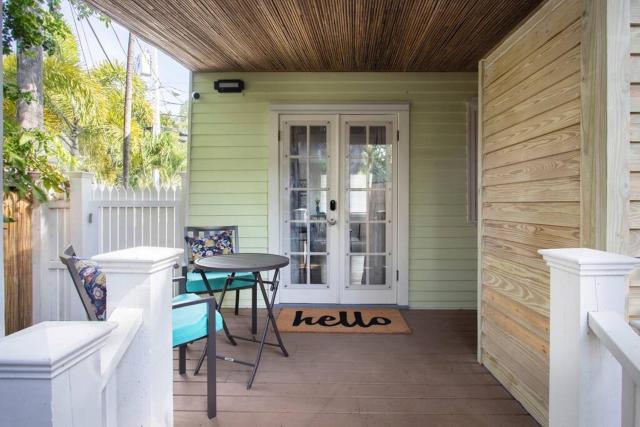 Relaxing island home Great location Stylish