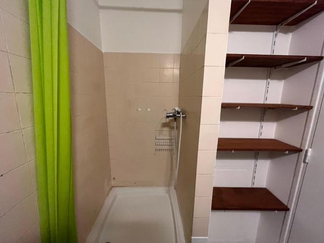 Joli F2 climatisé avec Jacuzzi - La Jacinthe