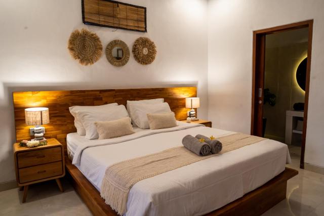 Villa Innerbloom stylish 2BR with large pool & garden