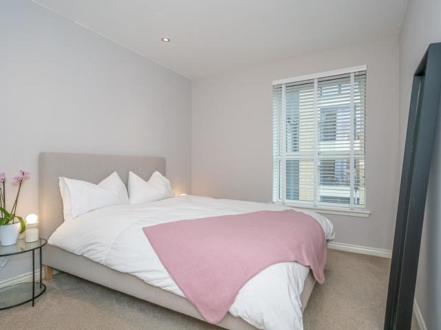 Cosy Modern Flat - Pass the Keys