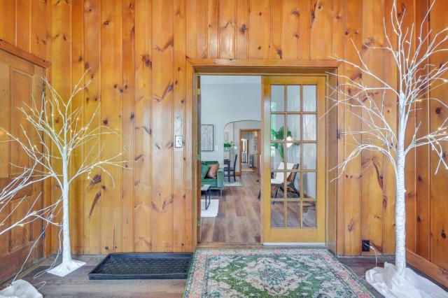 Cozy Pennsylvania Retreat Near Hiking & Golfing!
