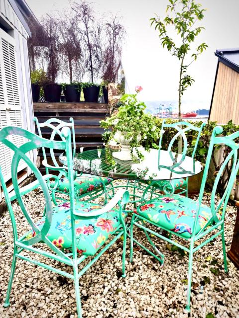 Glamping in Luxury at Little Lytelton Boatique House