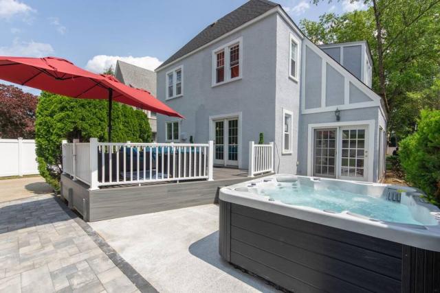 Jana House Getaway /Hot tub/Game Room/King Bed