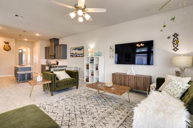 La Porte Home w/ Balconies: Walk to Beach!