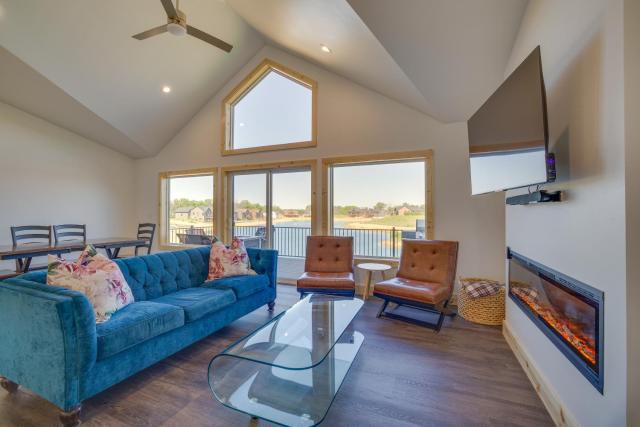 Lakefront Luxury - 1 MI to Buckhorn Boat Landing