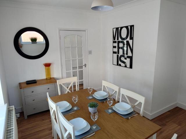 Jarvis Drive 3 Bed contractor house In melton Mowbray with parking