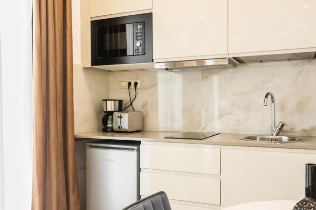 Nicholas Point Apartments and Rooms