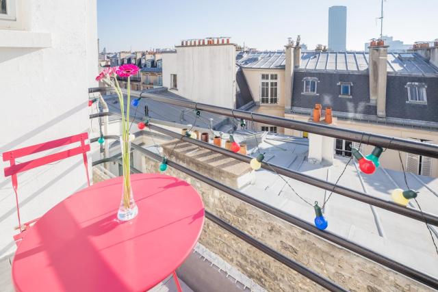 Eiffel Tower view + terrace Saint Germain des Pres