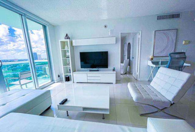 On The Sand - All The Amenities - Hollywood Beach