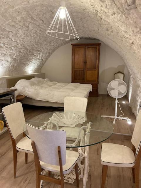 Les Matelles : charmant logement en pierres