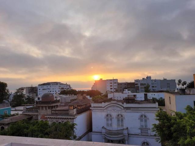Moderno departamento cerca al malecón