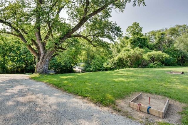 Cozy Studio Stay in Liberty: Hike, Relax, Explore!