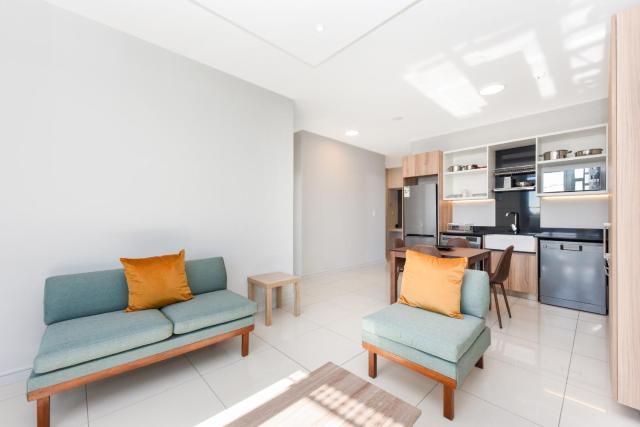The Median Rosebank Luxury Apartment - Building with Generator