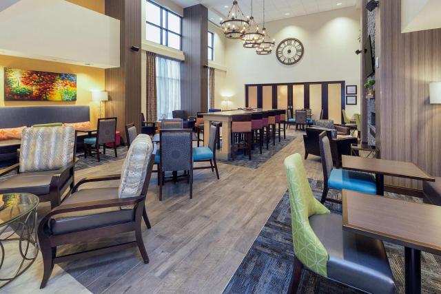 Hampton Inn & Suites Morgantown / University Town Centre