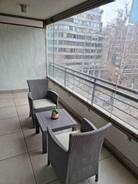 Dpto Costanera Center, Metro Los Leones 1 dorm