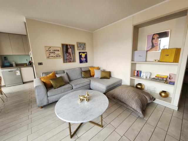 Stylish Art 2B w/Wifi, Smart TV & Parking