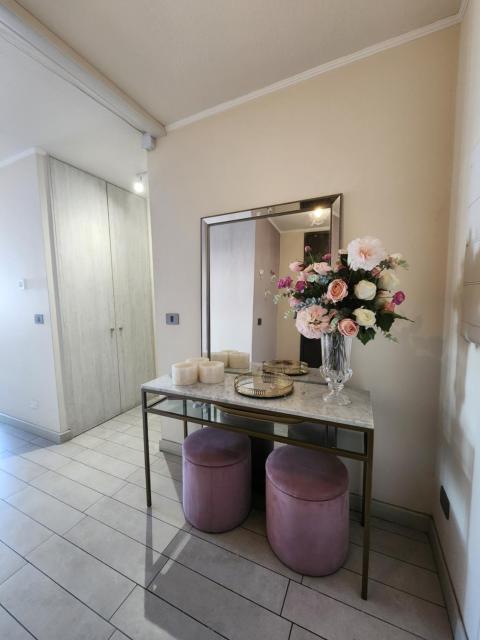 Stylish Art 2B w/Wifi, Smart TV & Parking