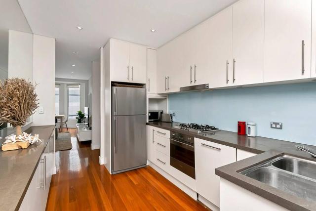 BB010 - fantastic views overlooking Bondi Beach
